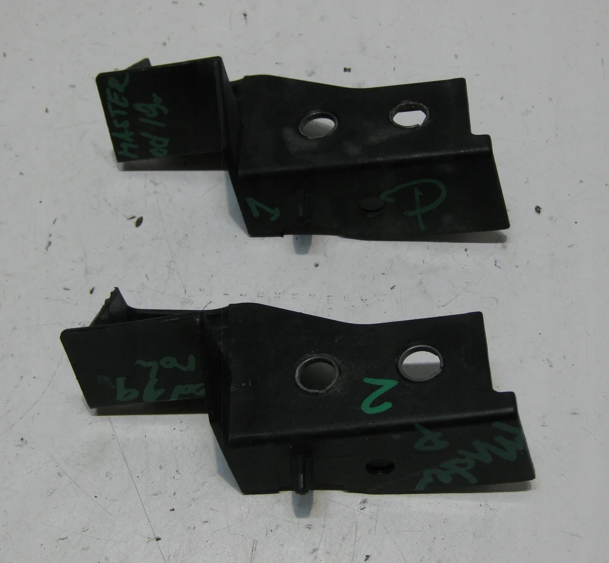 Renault Master Uchwyt Lampy Prawy 622208499R