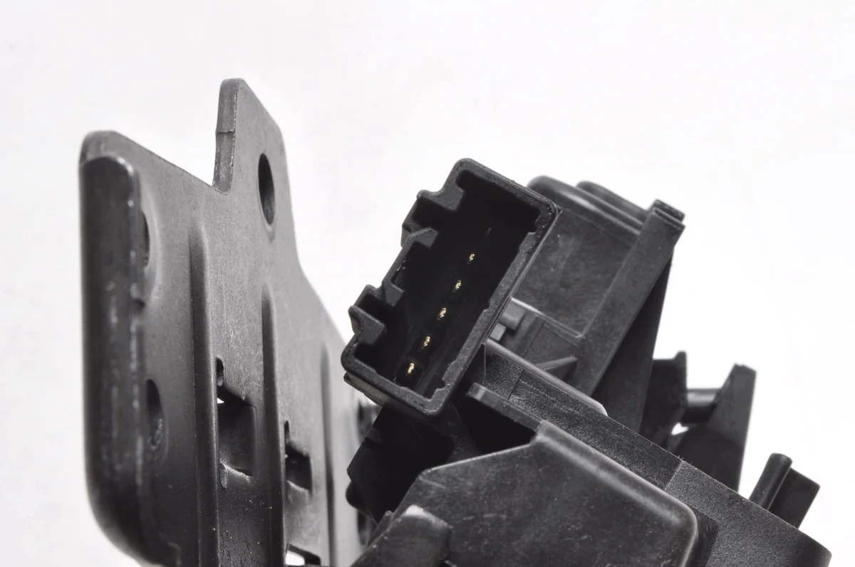 Cerradura Maletero Volvo S60 III OEM 32131355 image 3
