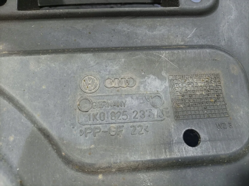 VW Golf VI Unterfahrschutz Motor 1K0825235AE image 5