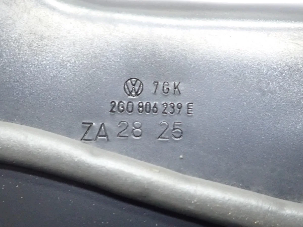 Bas de pare-brise VW Polo VI 2G0806239E image 3