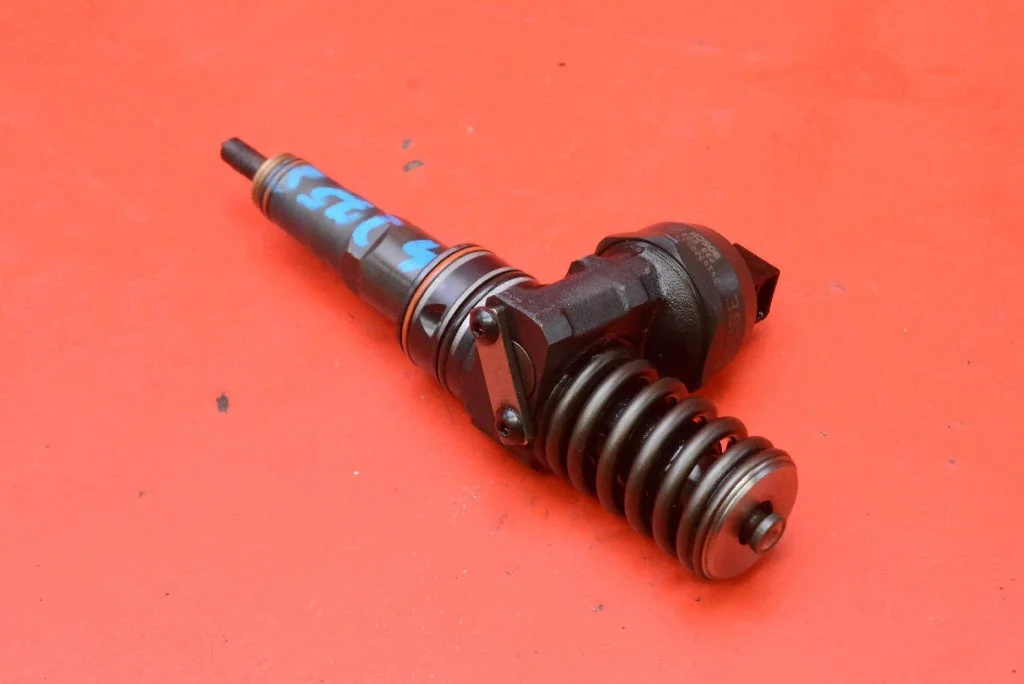 Inyector Bomba 038130073AL VW Bora 1.9 TDI image 3