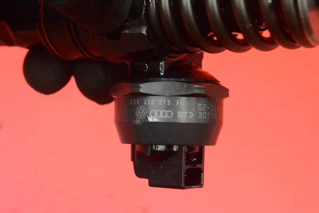 Inyector Bomba 038130073AL VW Bora 1.9 TDI image 9