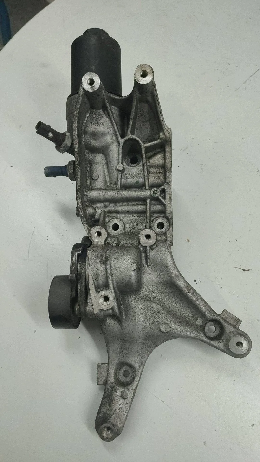 Olie filter basis VW Golf VII 06L903143A image 3