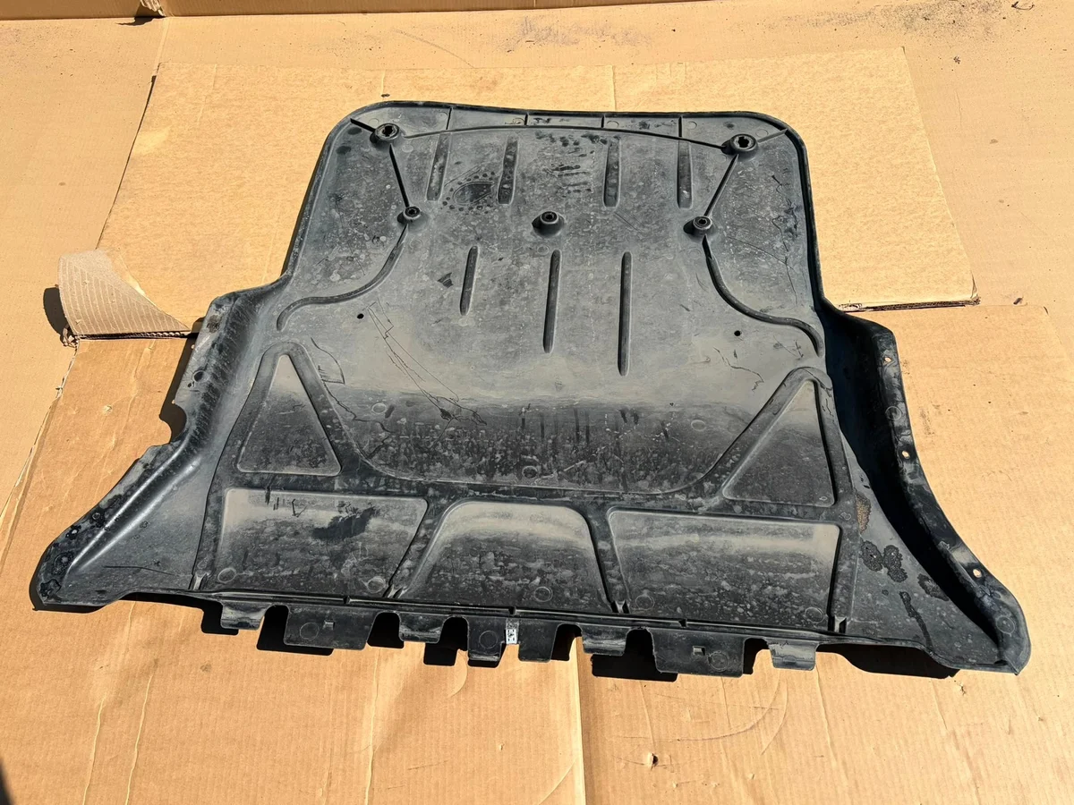 Protetor de Motor 5WA825236C Usado image 3