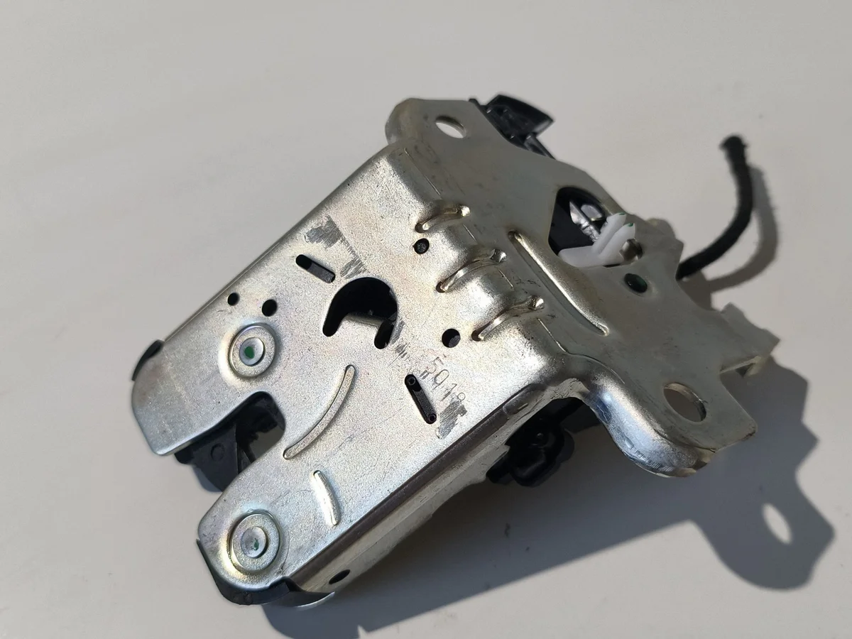 Audi A6 S6 C8 Trunk Latch Lock 4K0827503 image 4
