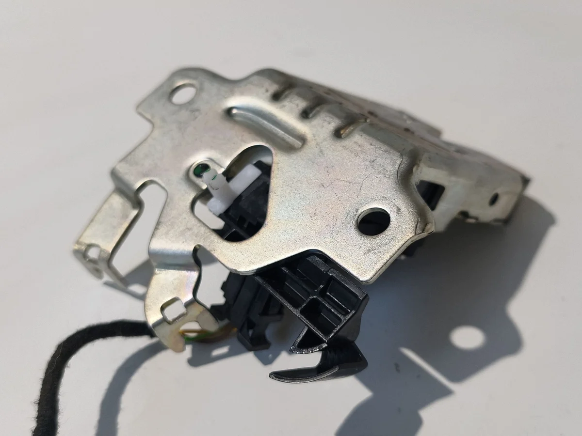 Audi A6 S6 C8 Trunk Latch Lock 4K0827503 image 5