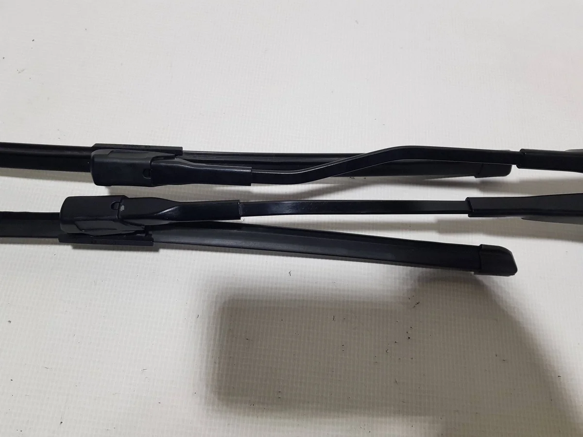 Brazo Limpiaparabrisas Mercedes W205 Usado image 3