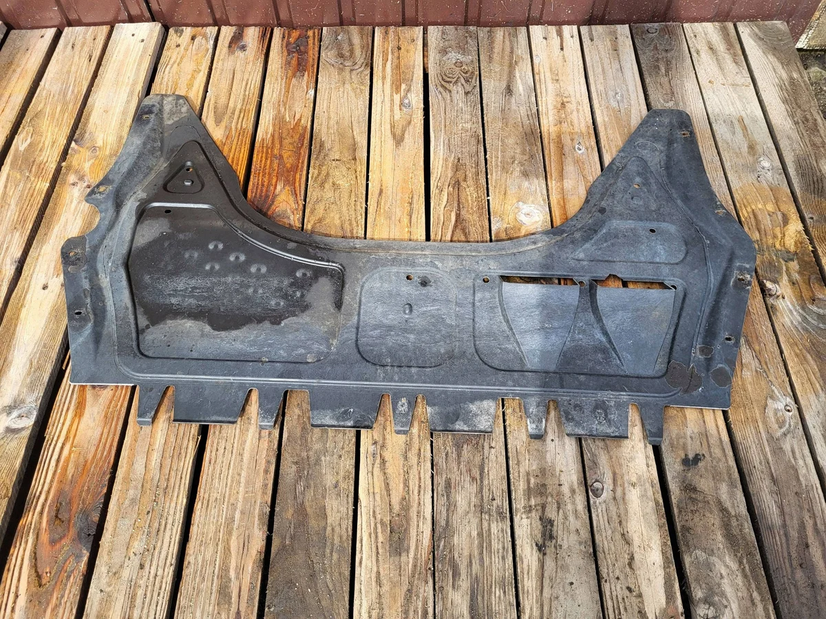 VW Skyddsplåt Motor 5C0825237C Begagnad