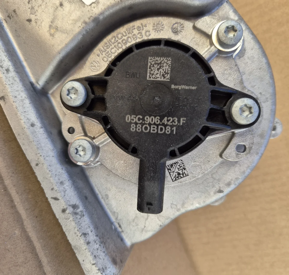 Cache distribution VW Skoda Audi 05C109108E image 3