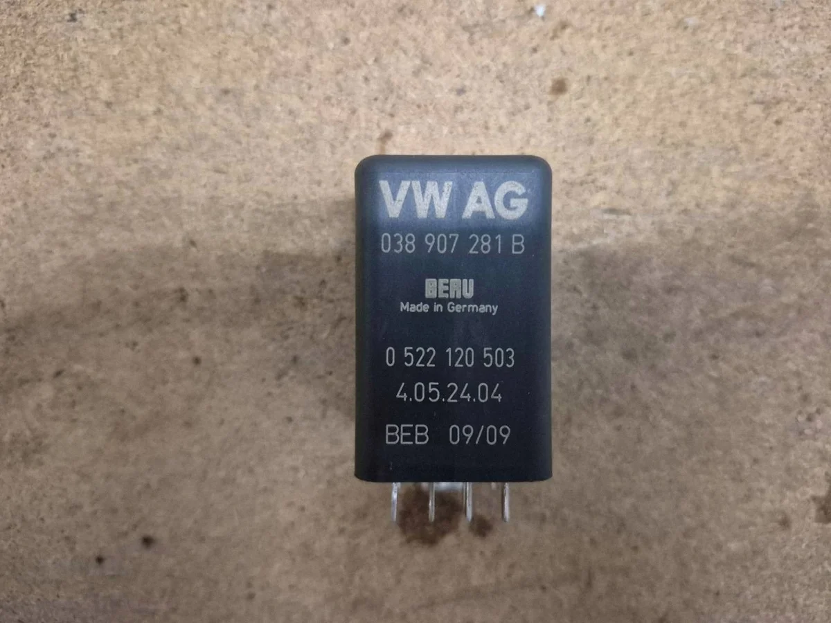 Glödstyrning VW Passat B6 038907281B