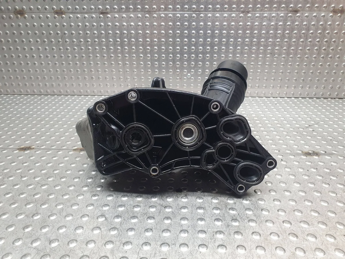 Base filtro olio BMW S27703582 Usato image 5