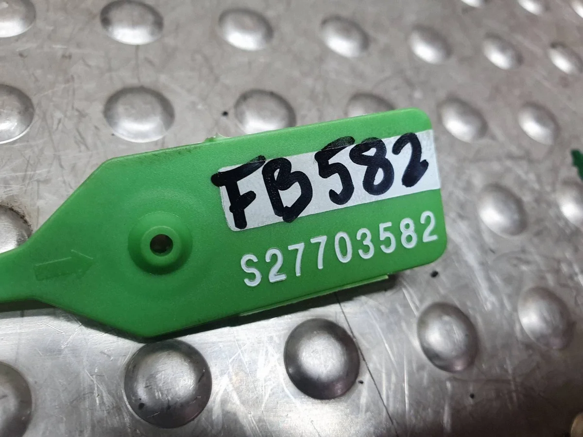 Base filtro olio BMW S27703582 Usato image 8