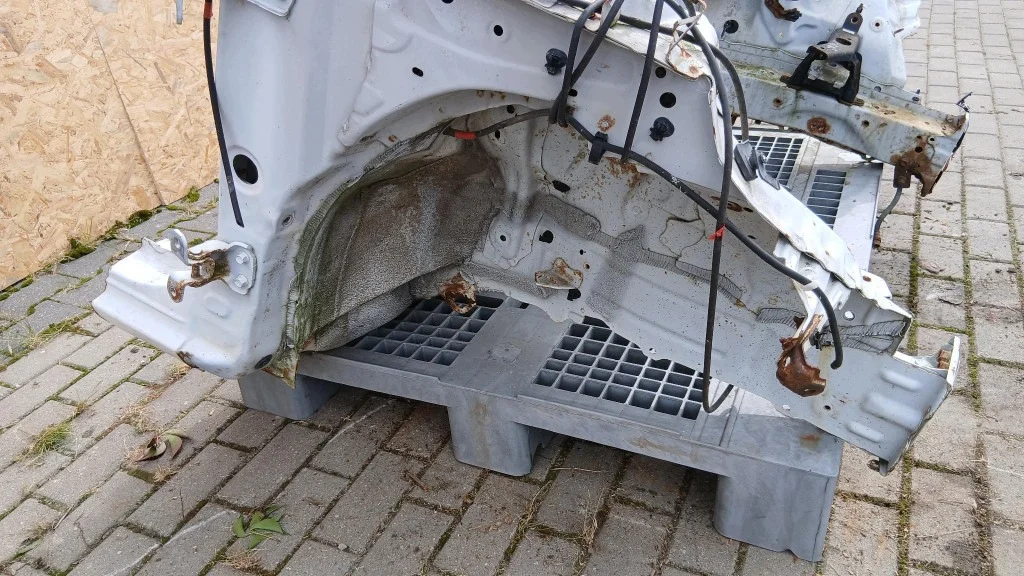 Toyota Yaris Verso Karosserieteil vorne thumbnail 3