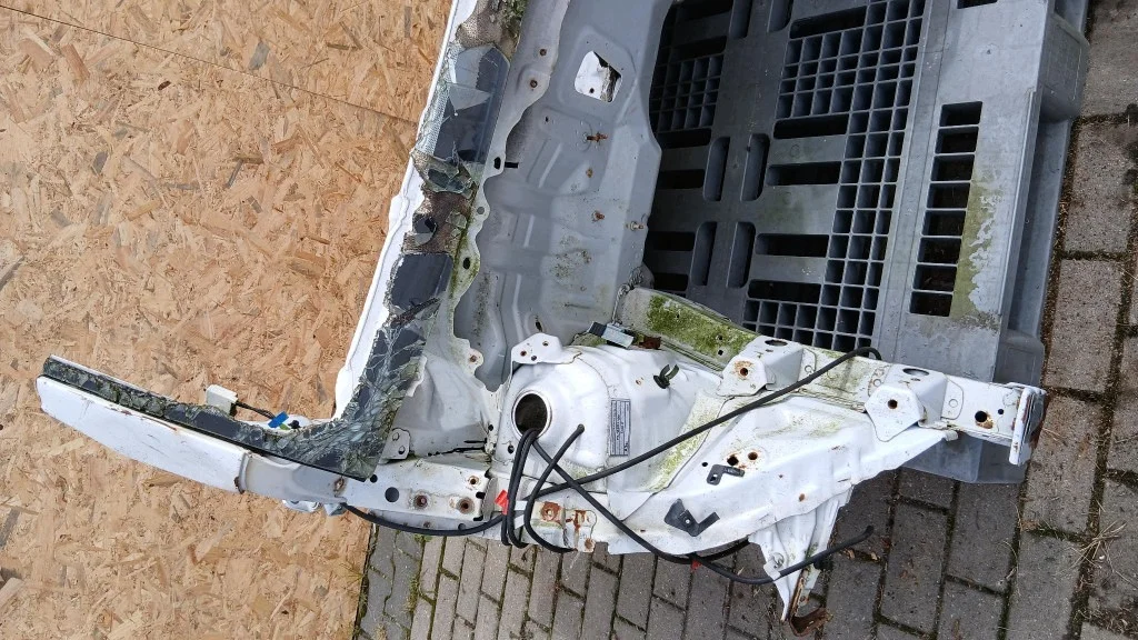 Toyota Yaris Verso Karosserieteil vorne thumbnail 4