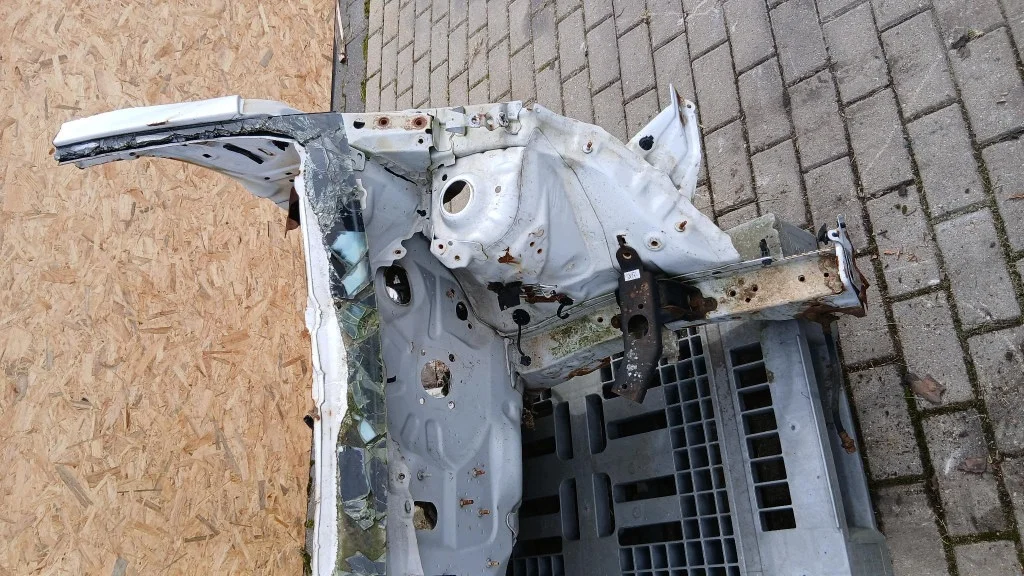 Toyota Yaris Verso Karosserieteil vorne thumbnail 6