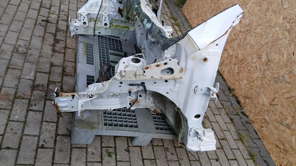 Toyota Yaris Verso Karosserieteil vorne thumbnail 7