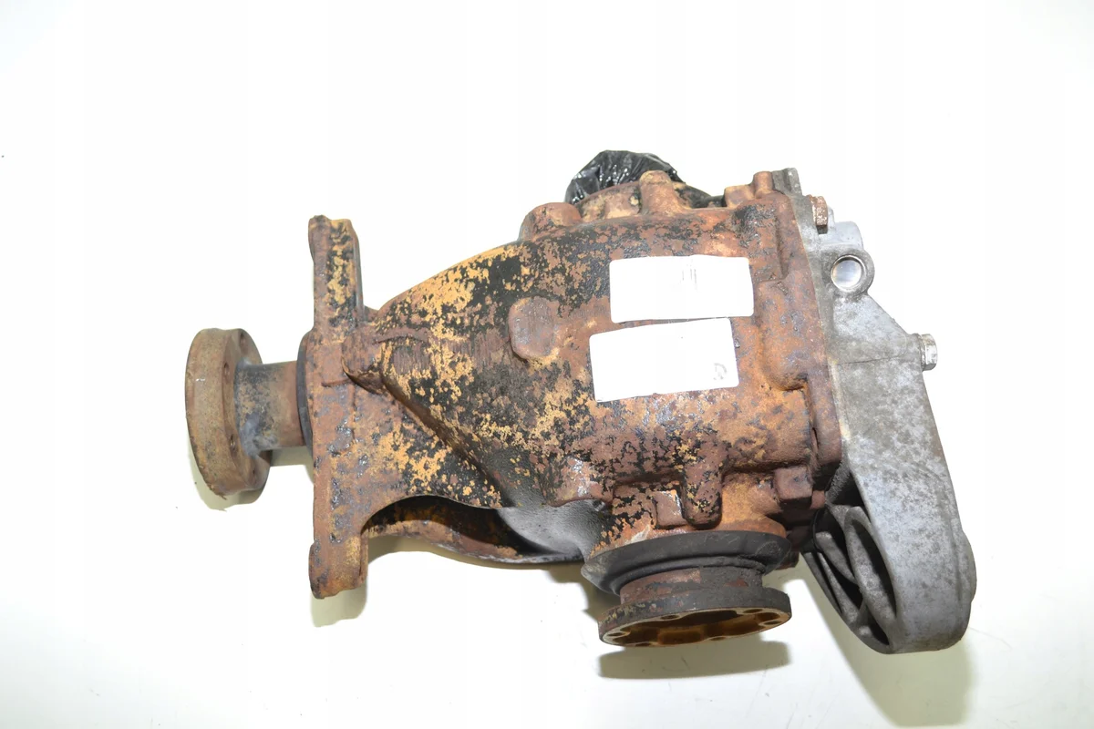 BMW E60 E61 Rear Differential 7544581 image 4
