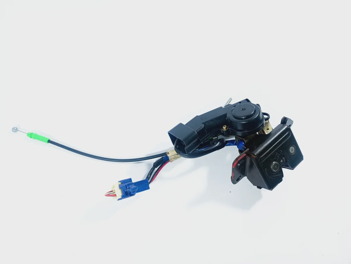 Serrure coffre Toyota Corolla E12 (2001-2007) image 3