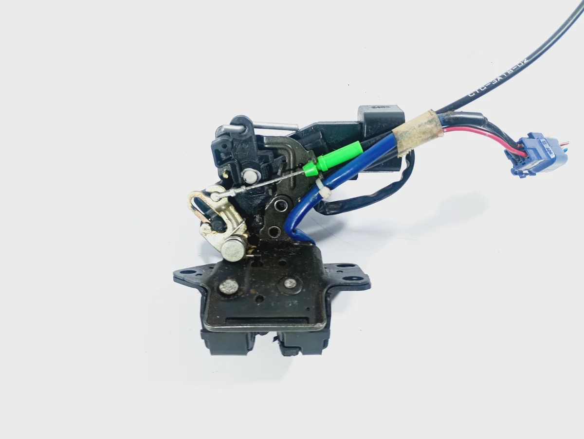 Serrure coffre Toyota Corolla E12 (2001-2007) image 4