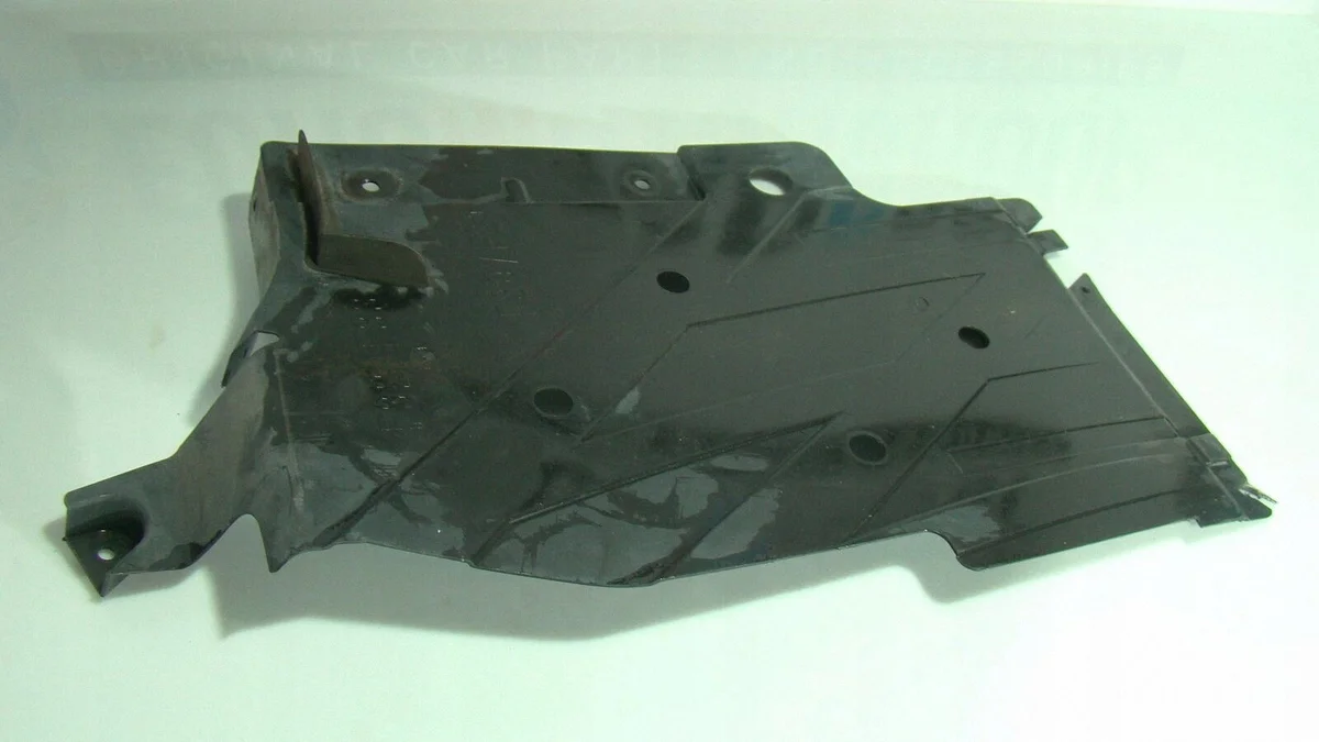 BMW M3 F80 M4 F82 Unterbodenschutz hinten rechts image 3
