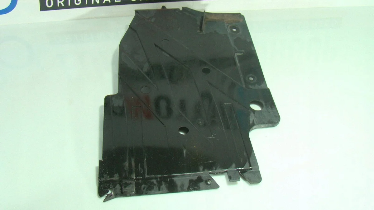 BMW M3 F80 M4 F82 Unterbodenschutz hinten rechts image 4