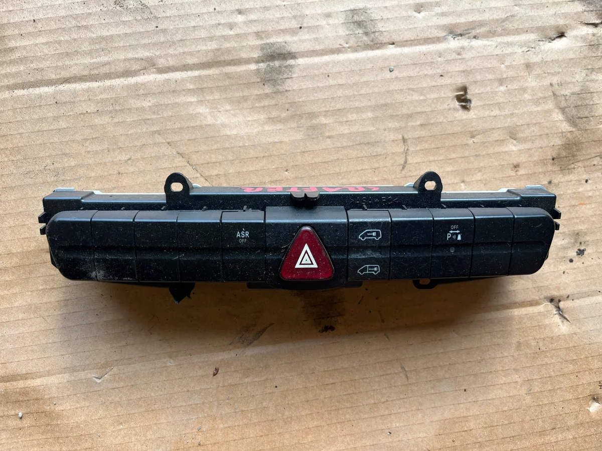Hätävalokatkaisijan paneeli VW Crafter