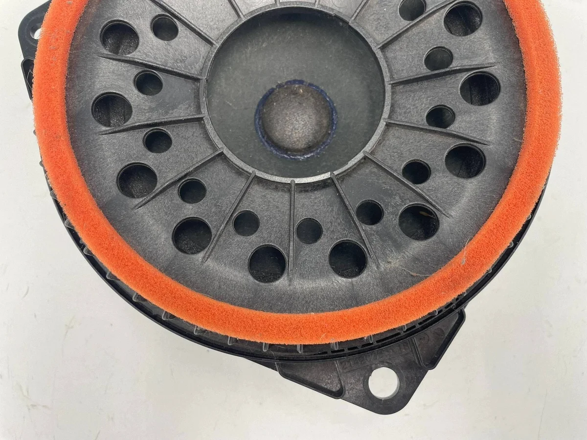 RAV4 V Högtalare Dörr Vänster Höger JBL image 3