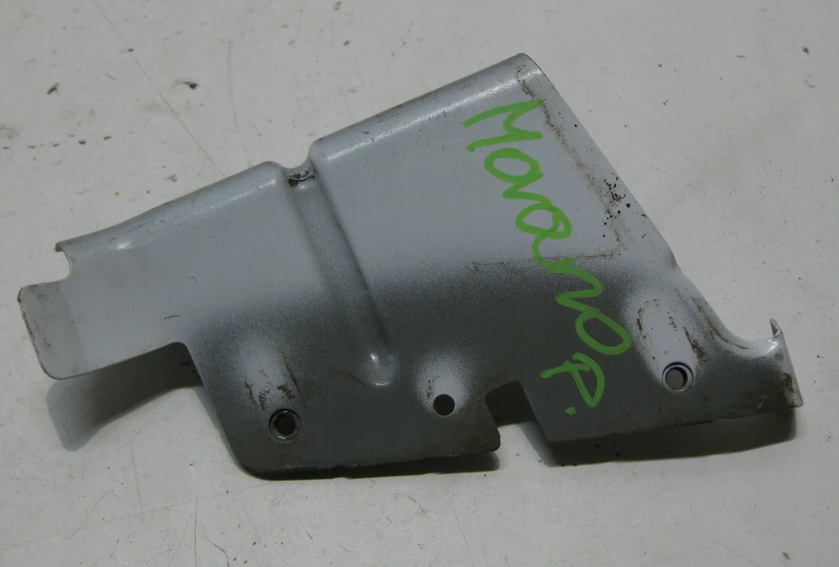 Renault Master III supporto parafango 641C20003R
