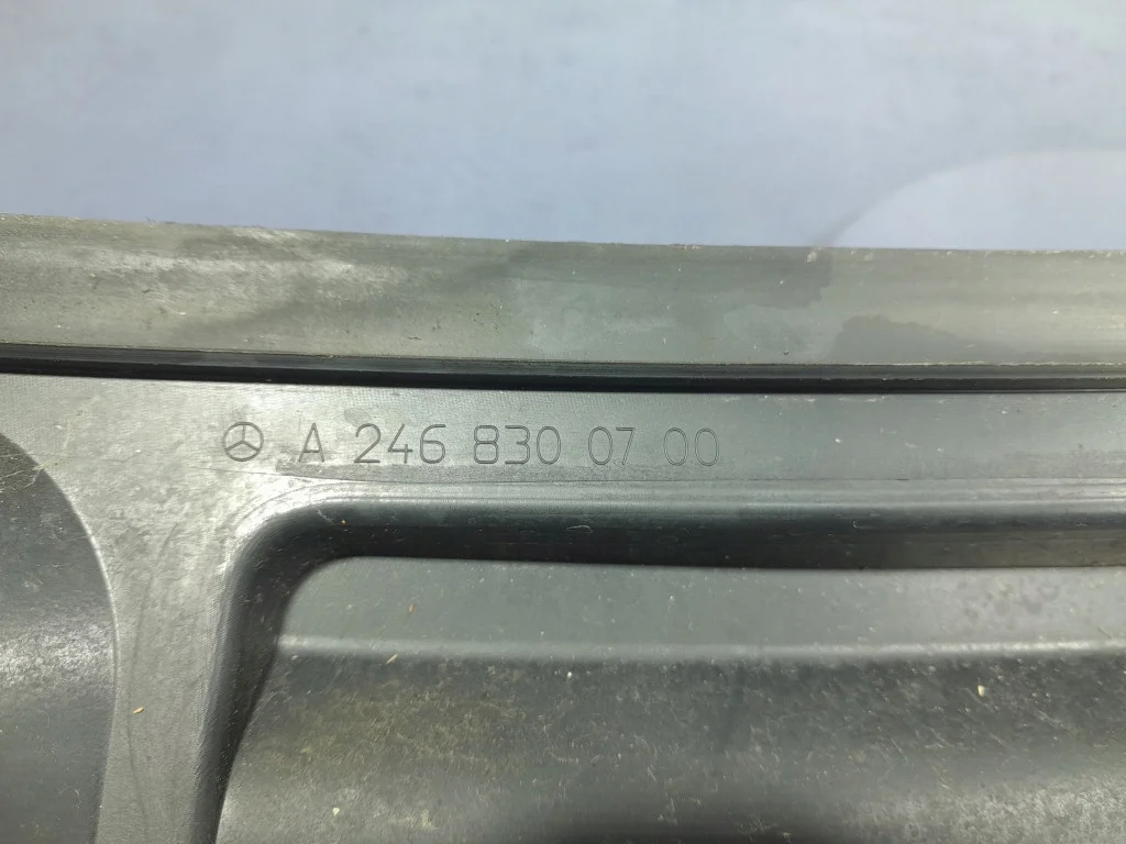 Mercedes B W246 Yläpaneeli L-294294-A2468300900 image 6