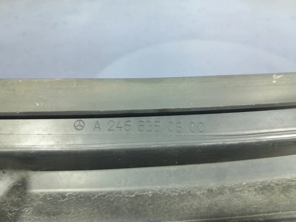 Mercedes B W246 Yläpaneeli L-294294-A2468300900 image 8