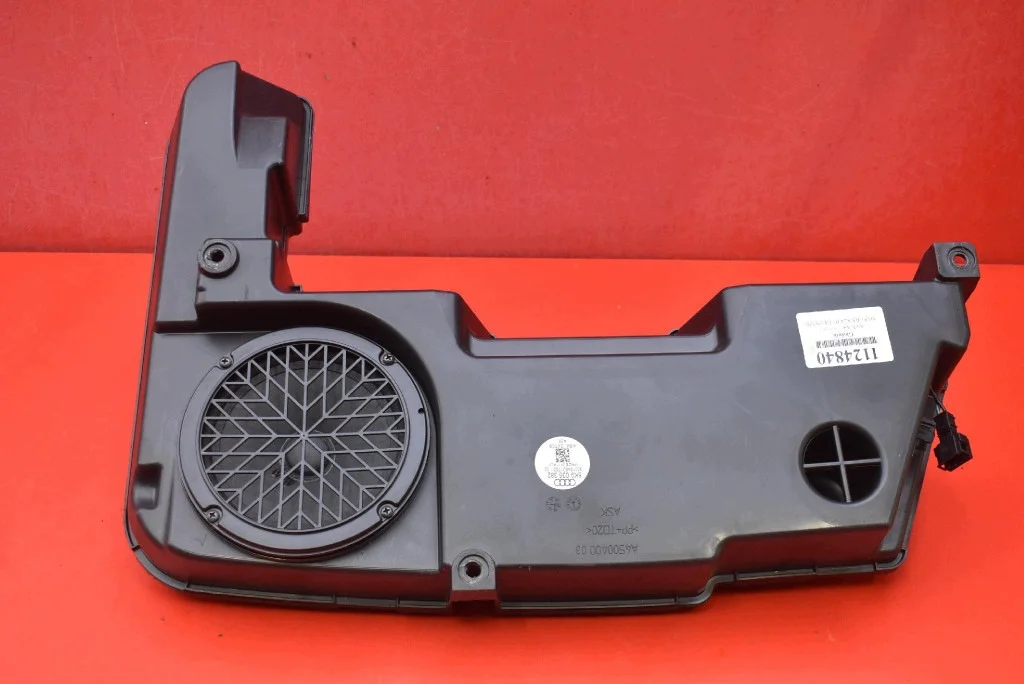 Subwoofer 8K9035382 Audi A4 B8 Käytetty