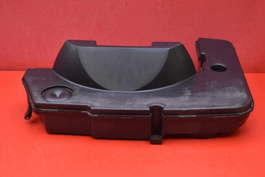 Subwoofer Audi A4 B8 8K9035382 Usado image 3