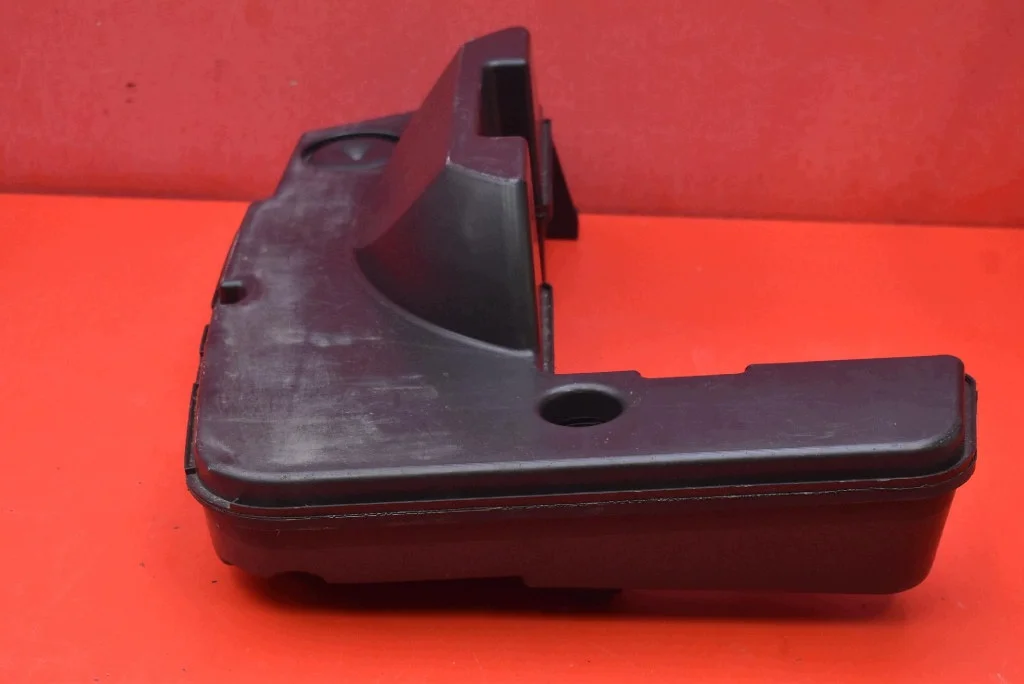 Subwoofer Audi A4 B8 8K9035382 Usado image 4