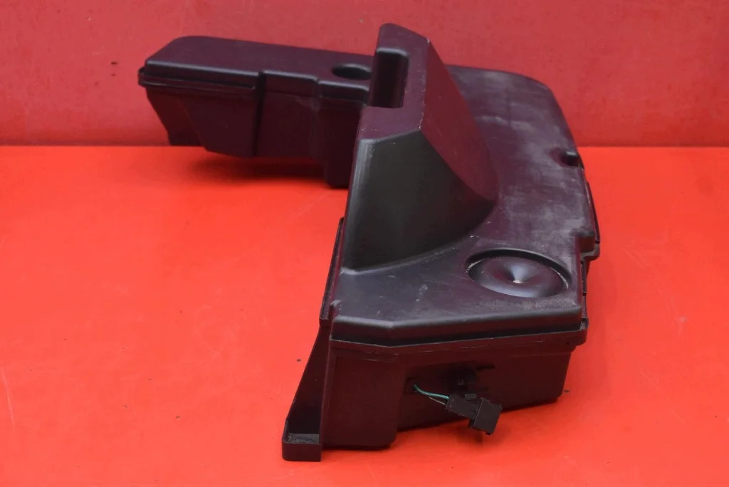 Subwoofer Audi A4 B8 8K9035382 Usado image 6