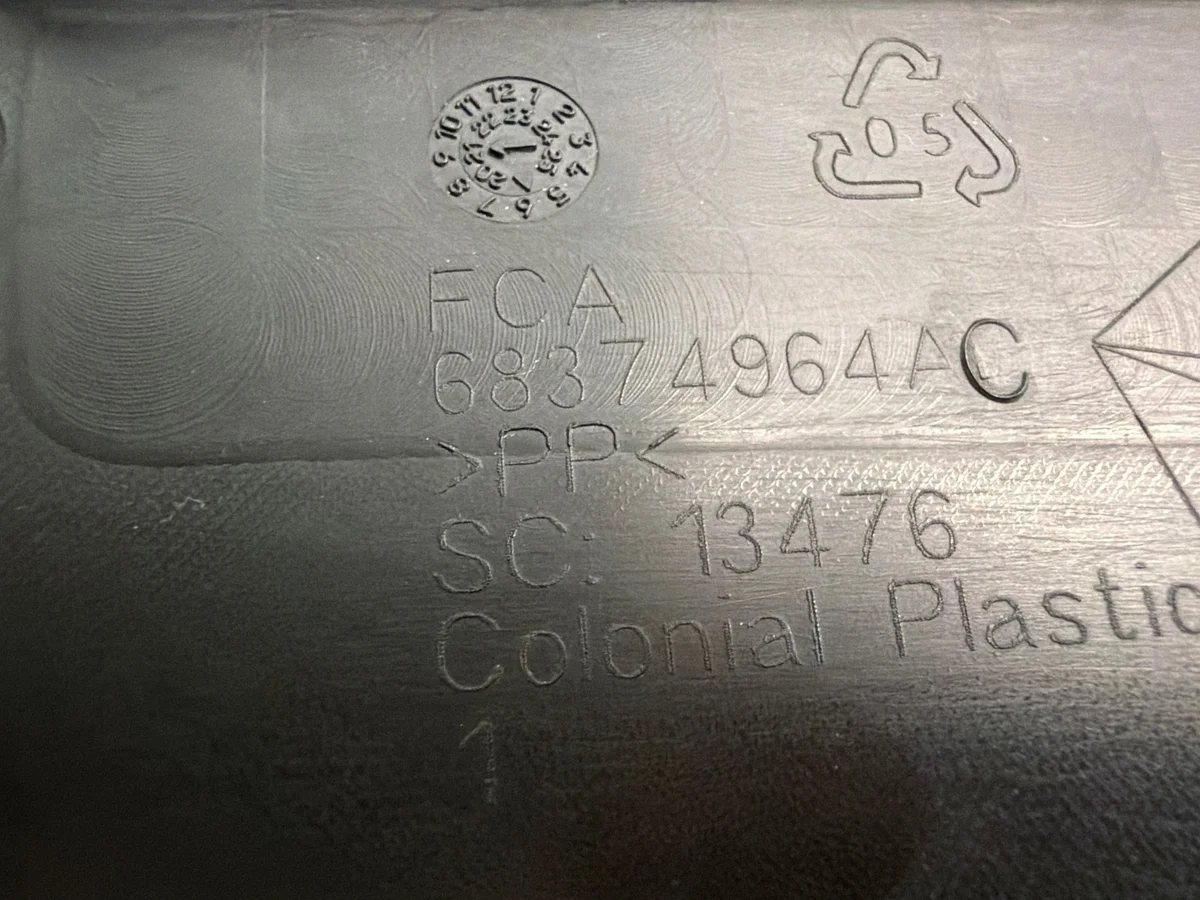 JEEP GRAND CHEROKEE WL 21- Motorabdeckung 68374964AC image 3