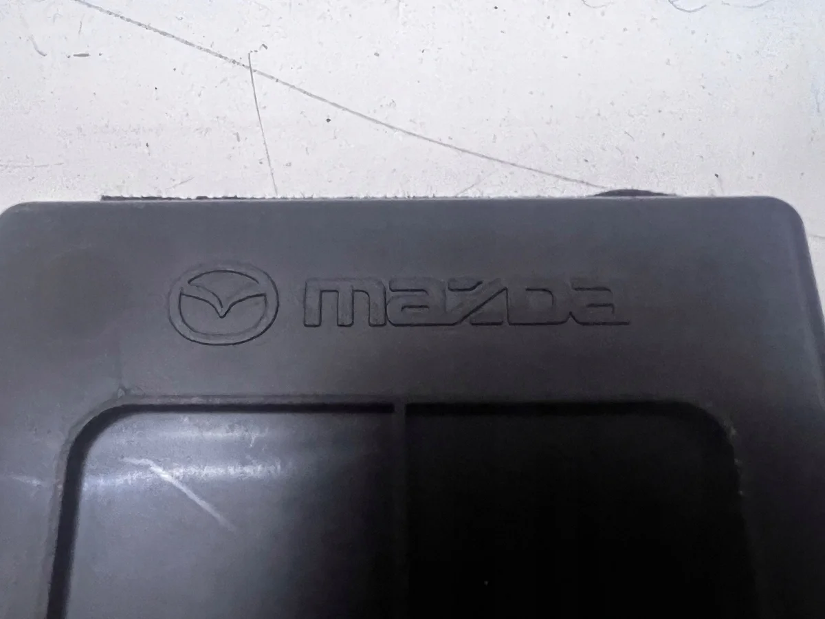 Mazda 3 III BM 17r Console Central Storage image 4