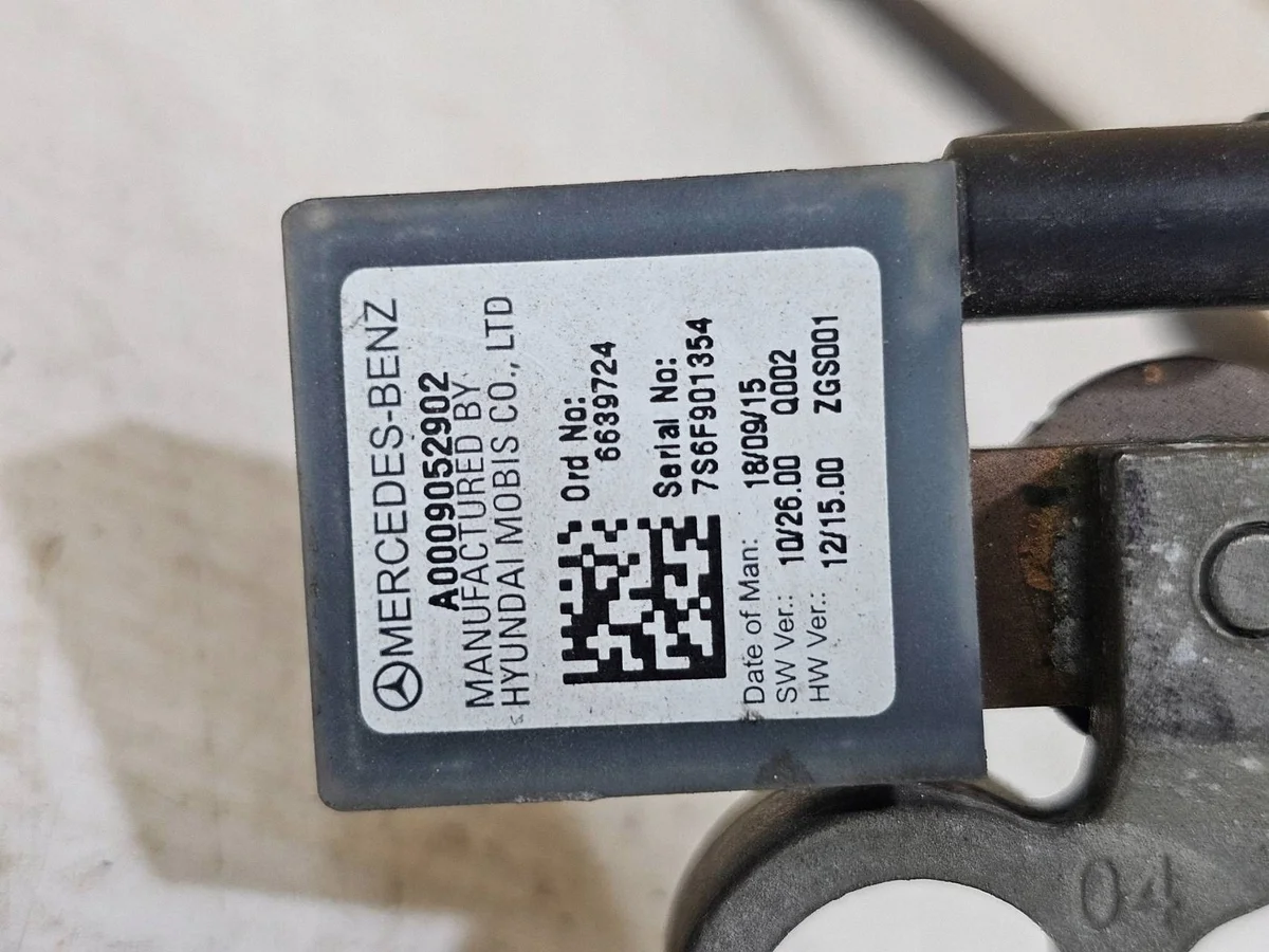Borne négative Mercedes-Benz E W212 A0009052902 image 3