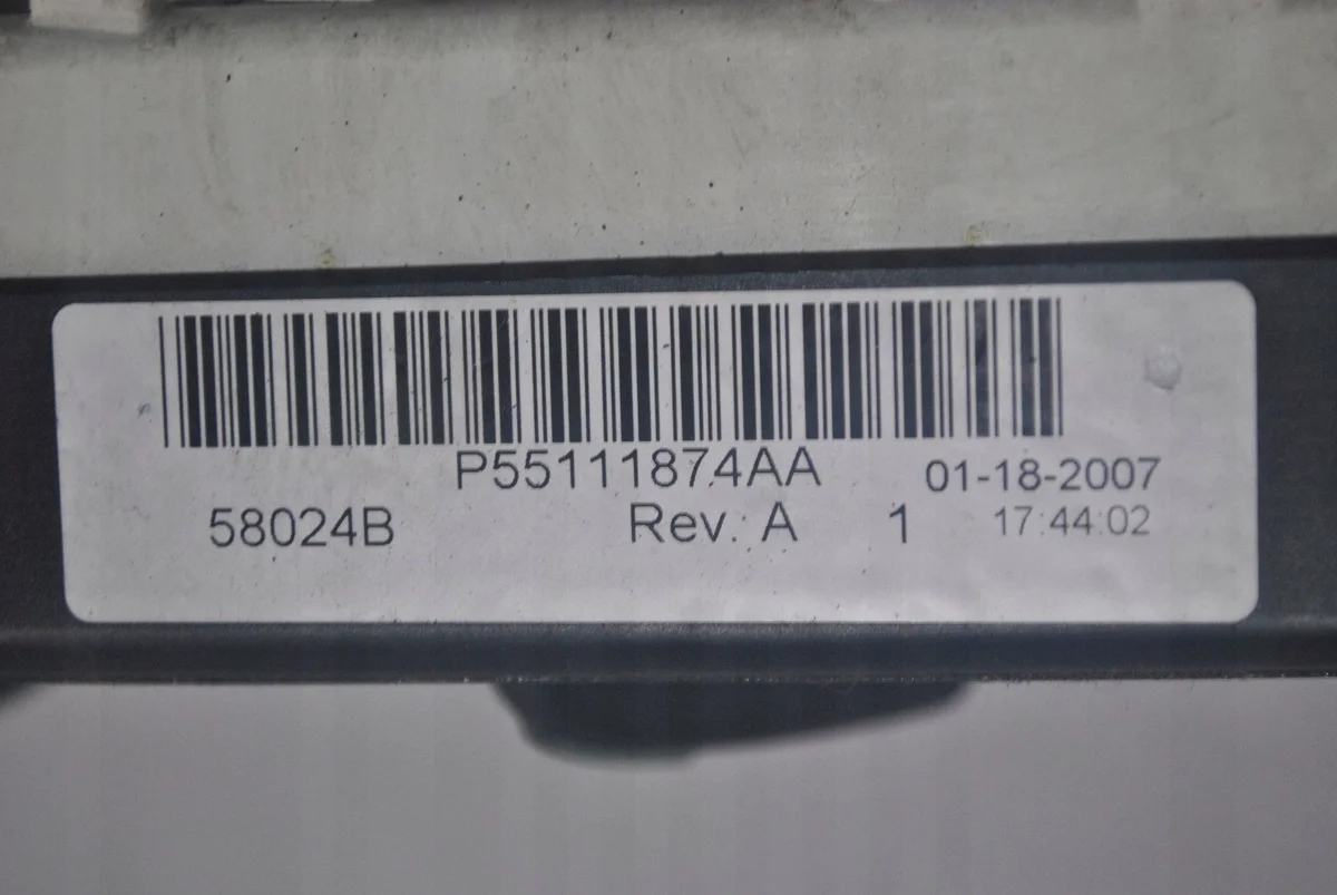 Panel de ventilación Dodge Caliber P55111874AA image 4