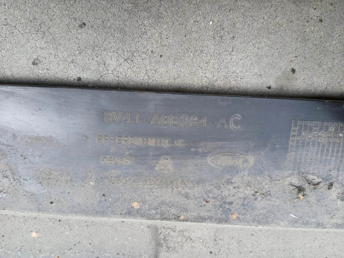 Ford 8V41-A8B384-AC Cache moteur inférieur image 3