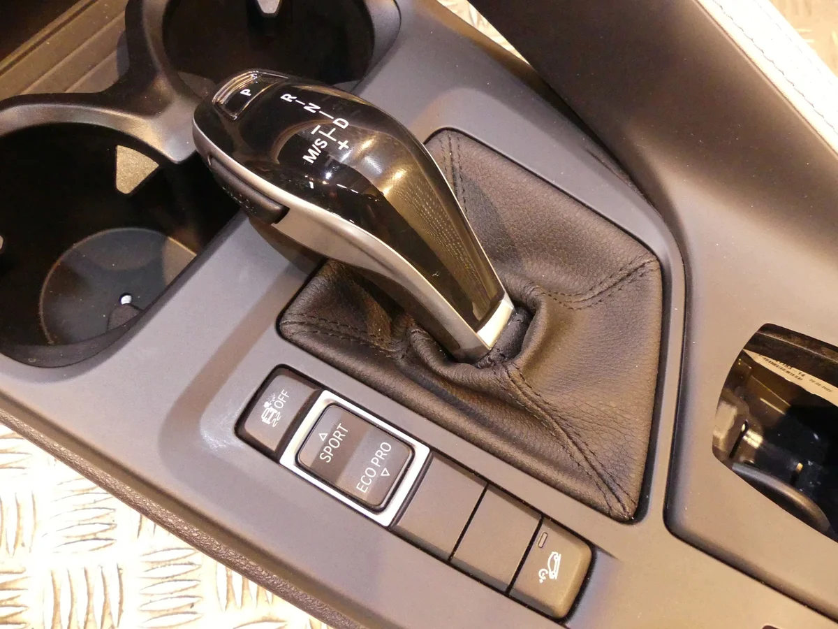 BMW F39 F48 Mittelkonsole Oyster image 3