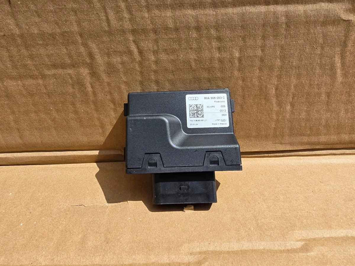 Styrdon bränslepump Audi 80A906093C