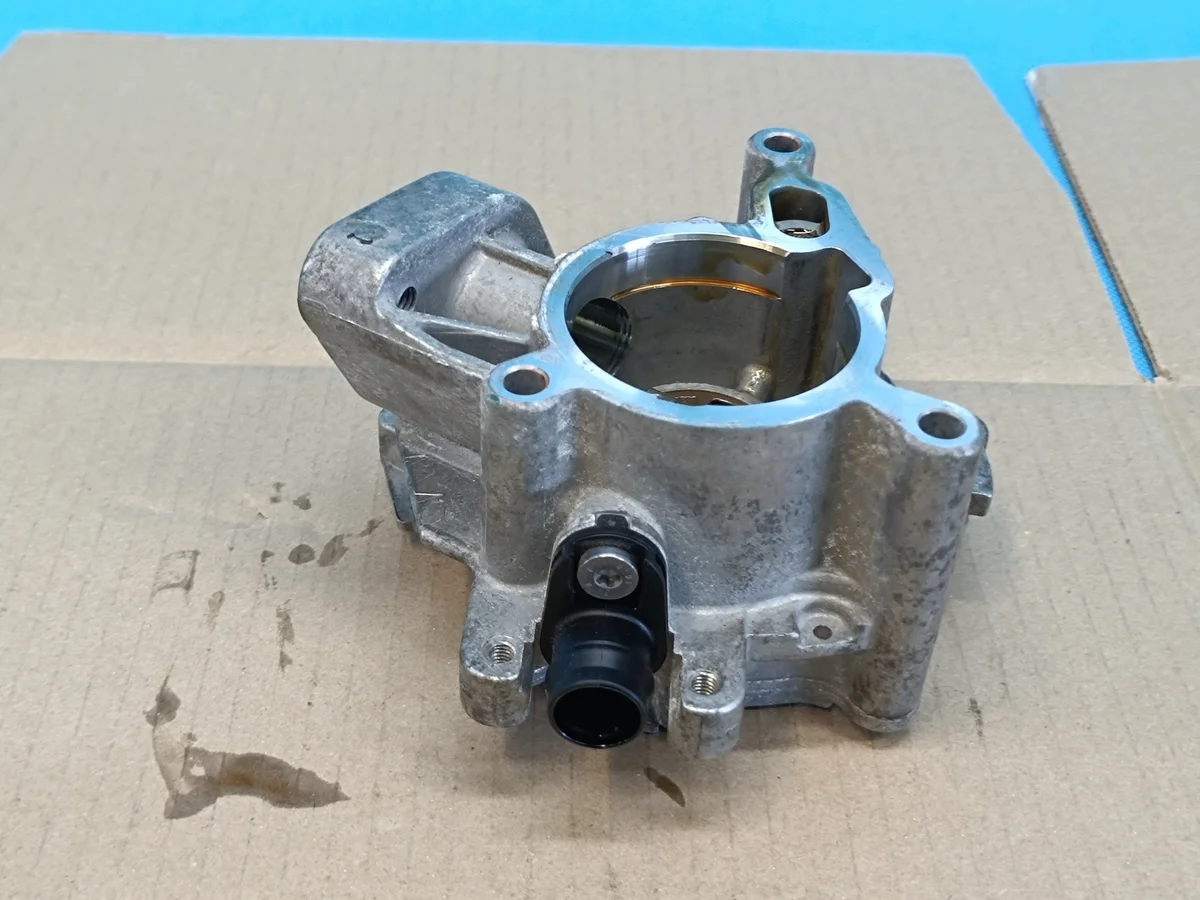 Bomba Vacío VW Tiguan 2.0 TFSI 06N145100G image 4