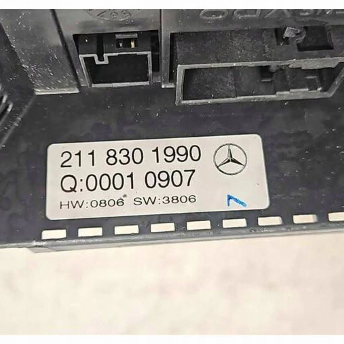Mercedes E W211 Climate Control Panel 2118301990 image 3