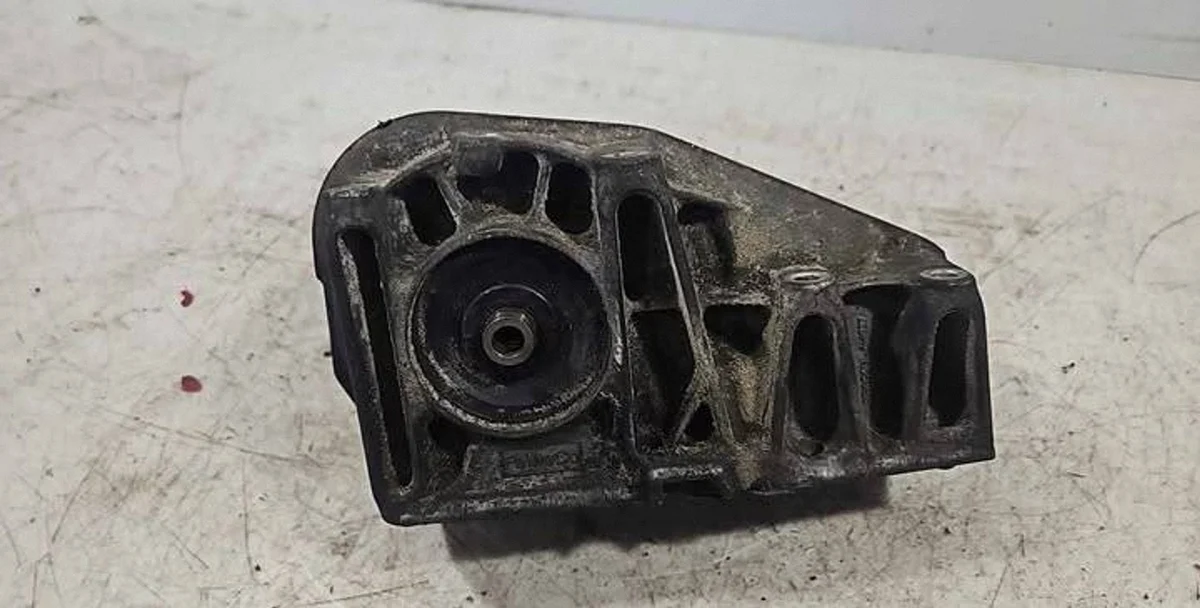 Pompa olio Nissan Navara D22 ENAC46500 Usata