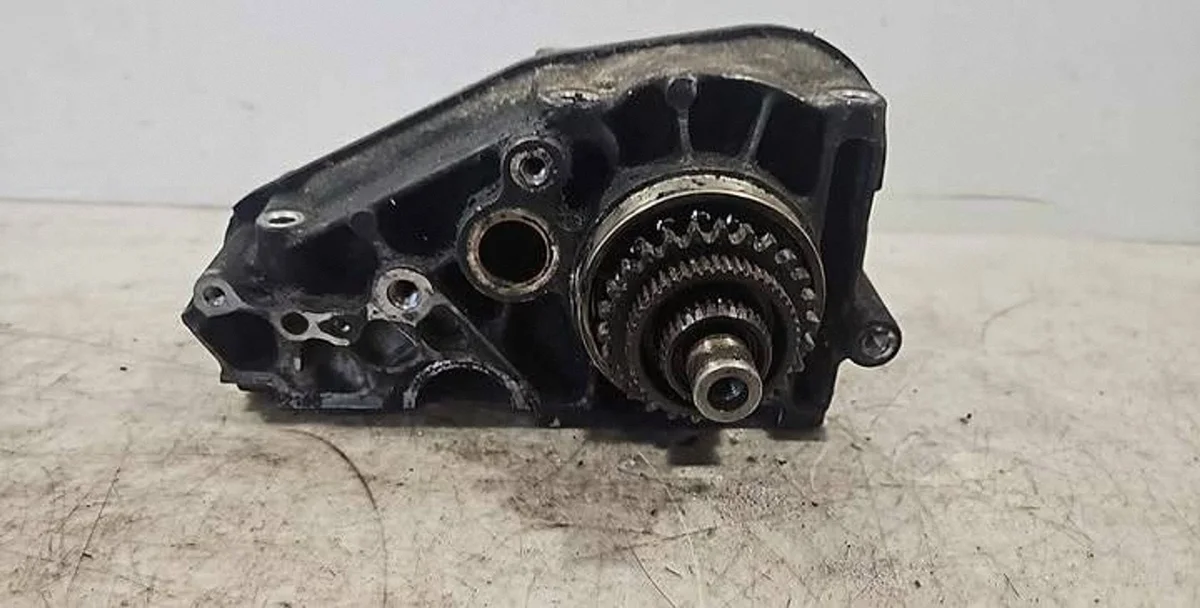Pompa olio Nissan Navara D22 ENAC46500 Usata image 3