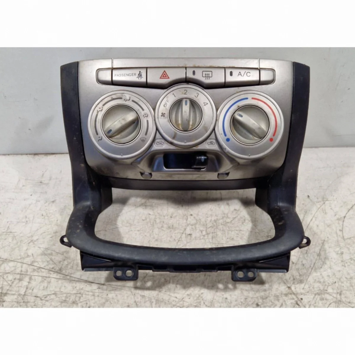 Painel de Climatização Subaru Justy 8F16BH21