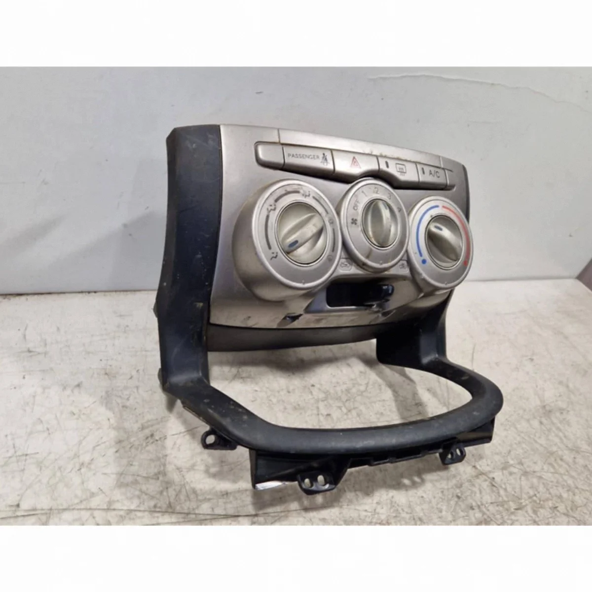 Subaru Justy Climate Control Panel 8F16BH21 image 3