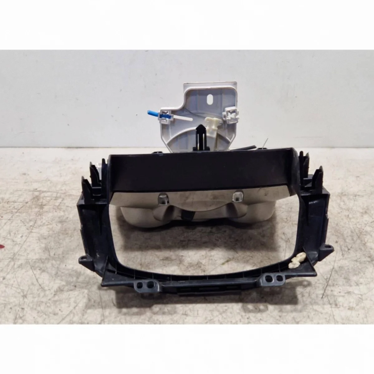 Subaru Justy Climate Control Panel 8F16BH21 image 5