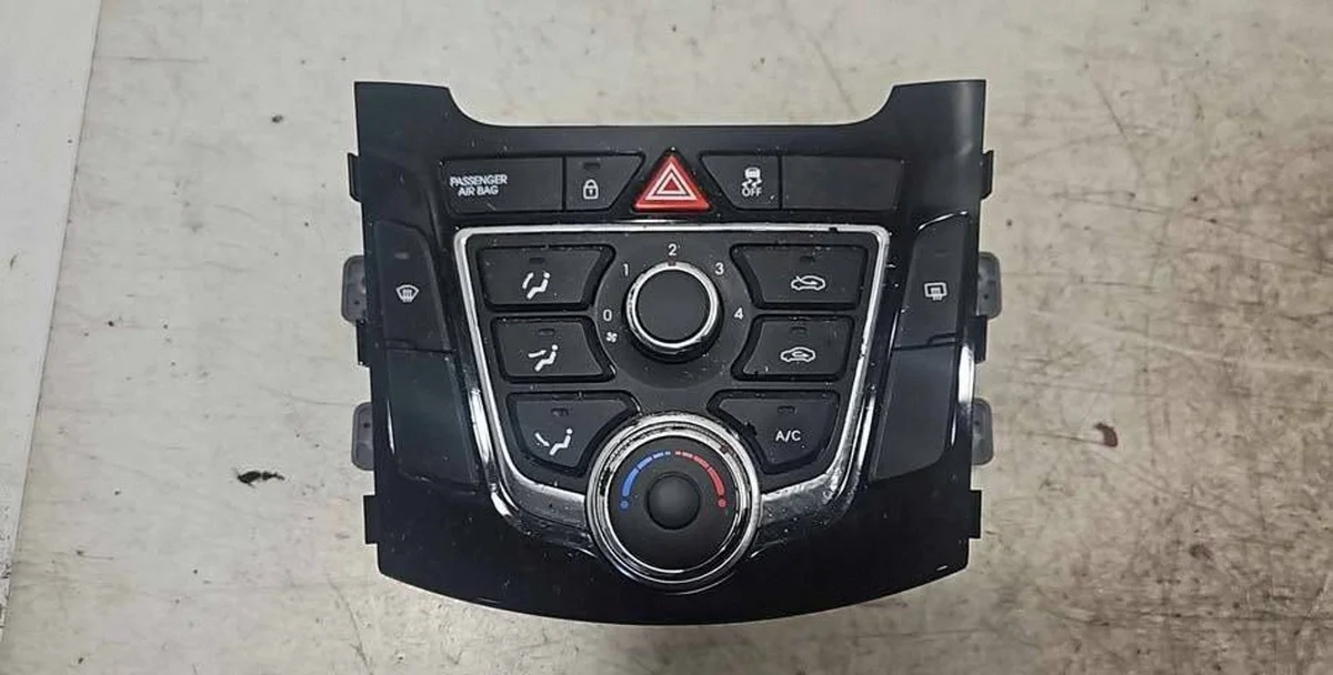Paneel Airco Hyundai i30 97250A5 Gebruikt
