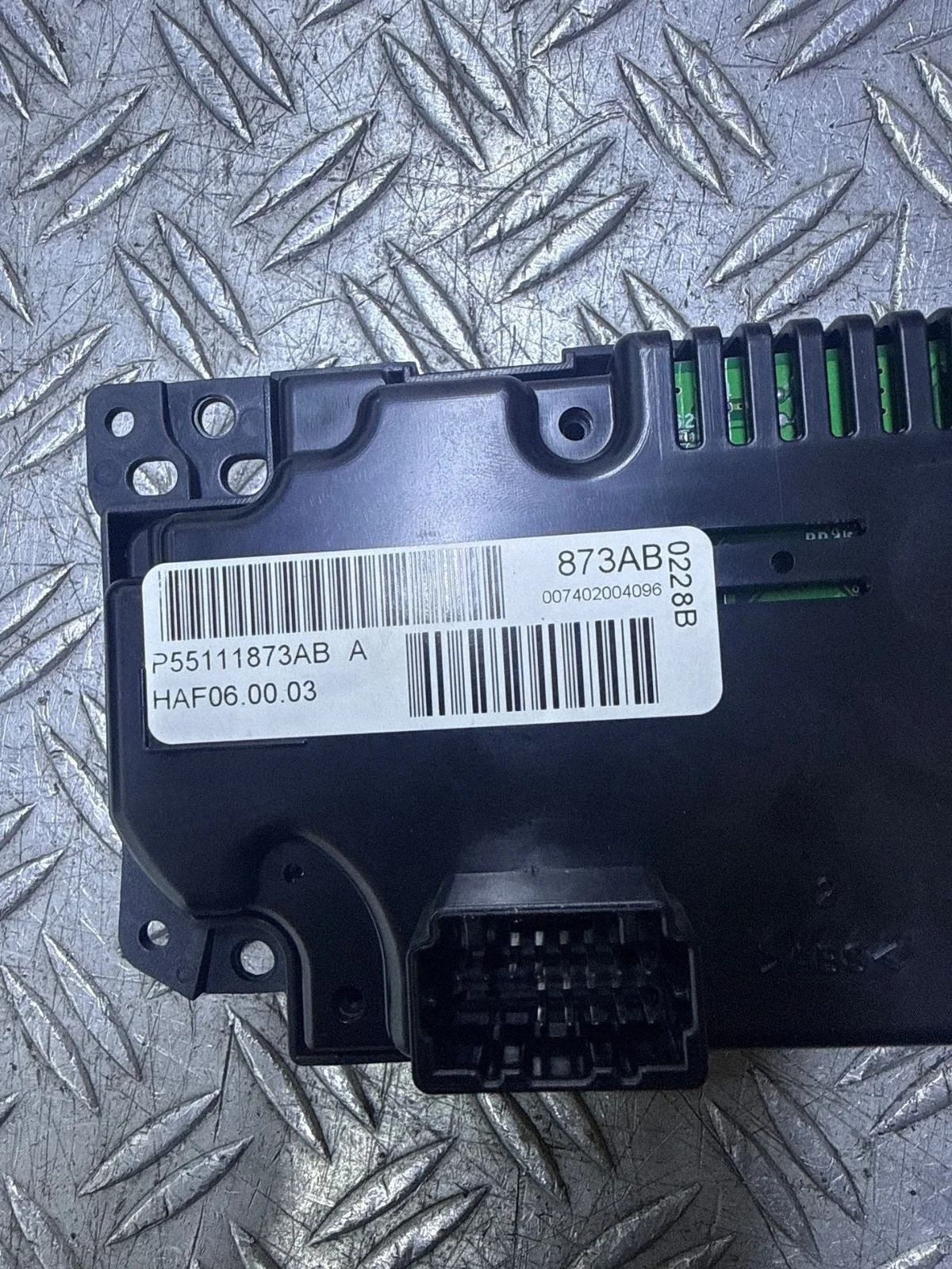 Painel de Ar Condicionado Chrysler 300C P55111873AB image 7